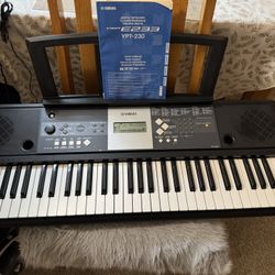 YAMAHA YPT-230 Electronic Digital 61 Key  electronic piano/Portable Keyboard Works  with AC Adapter