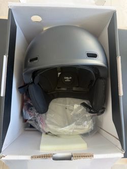 Snowboarding helmet