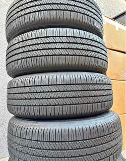 225 65 17 Yokohama tires Con 80% de Vida Las 4