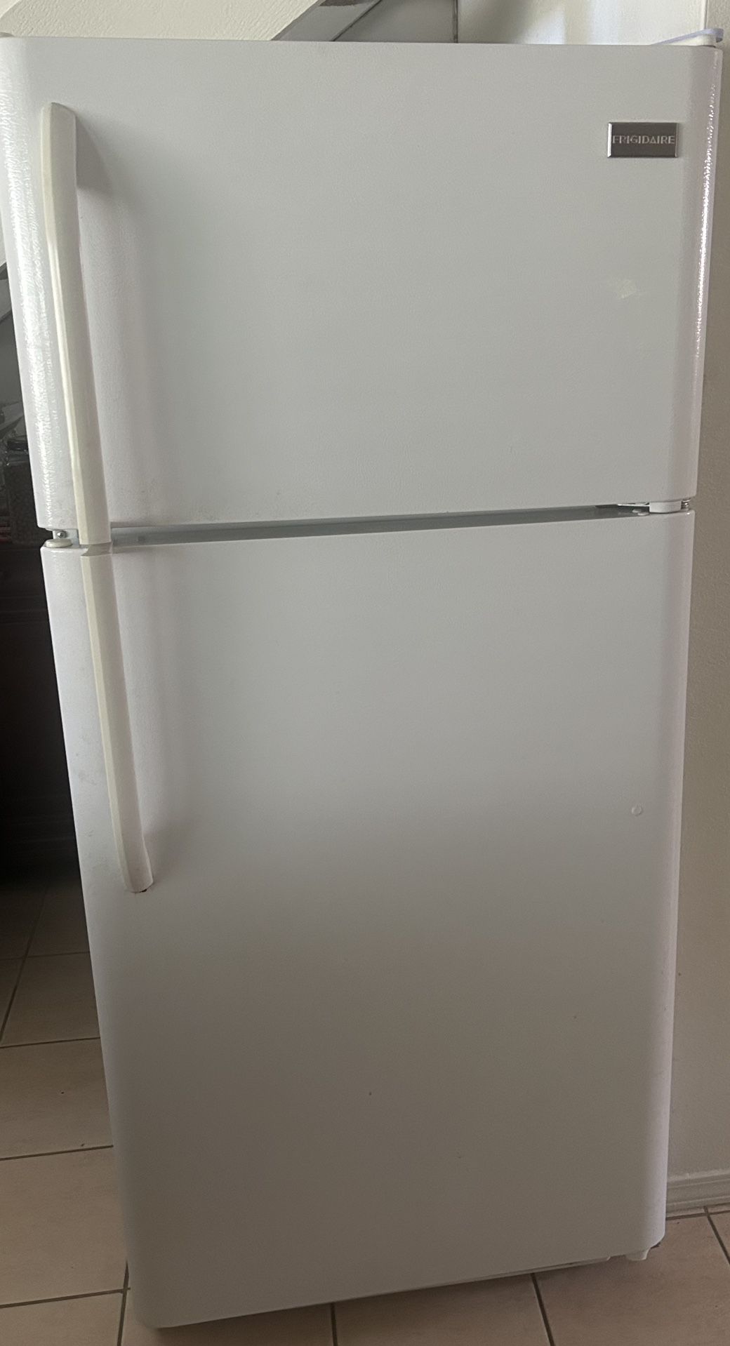 Frigidaire refrigerator 