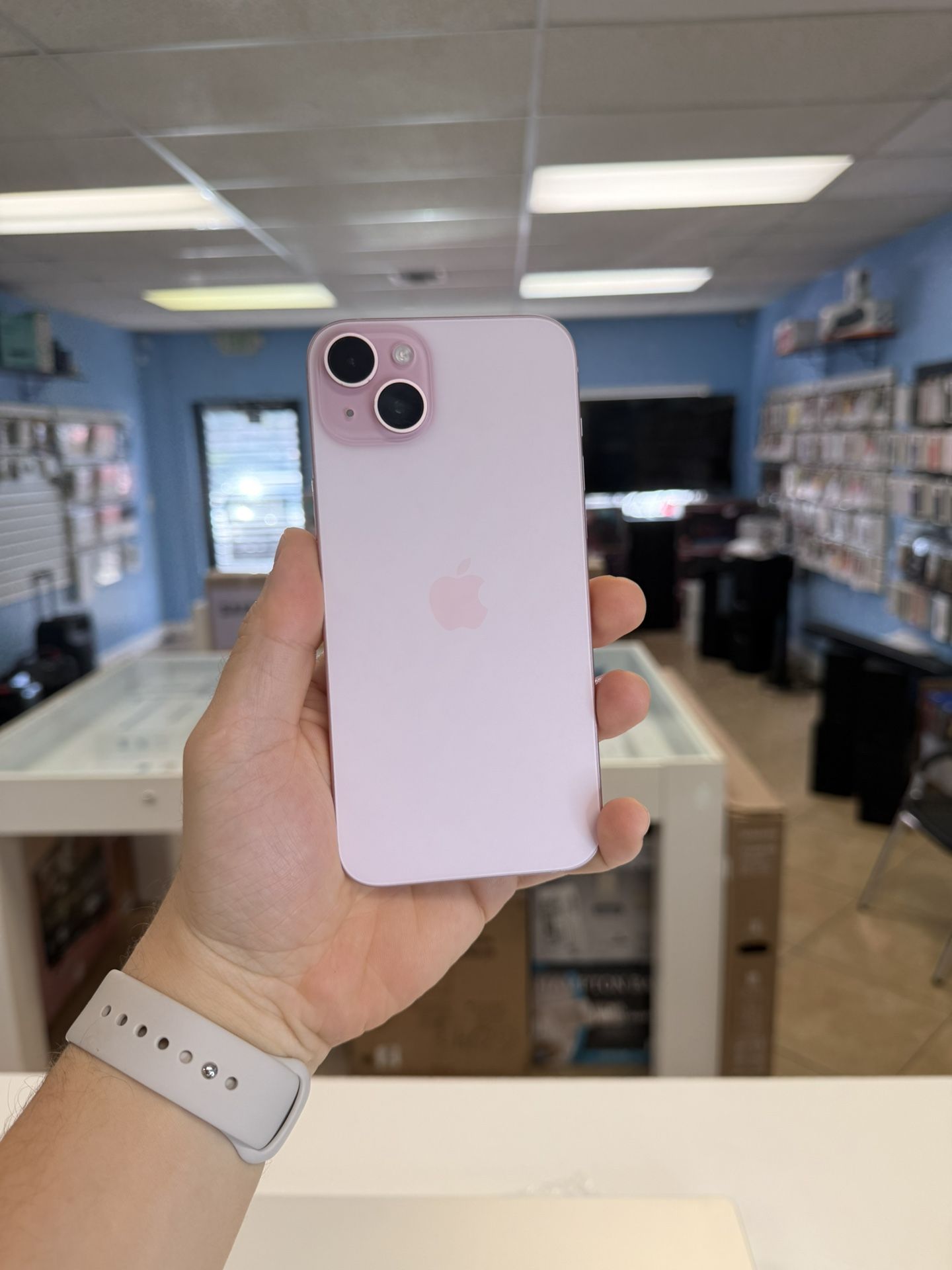 Apple iPhone 15 Plus Pink - 256GB - (Unlocked) -Excellent