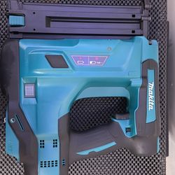 Makita 18V LXT Lithium-Ion 18-Gauge Cordless Brad Nailer (Tool-Only)** Used Like New**