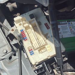 2008 Infinity G35x G37x Main Fuse Box 