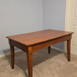 Sturdy Wooden Desk in Great Condition 