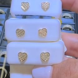 10k Natural Diamonds Heart Studs Earrings 