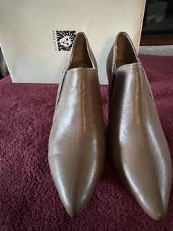 New Dark Taupe Size 8 Leather