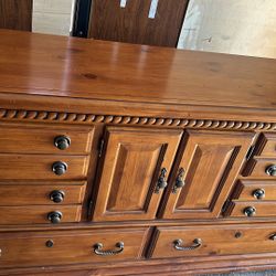 Wynwood solid real wood large dresser high quality L68”*D18”*H36”(address in description)