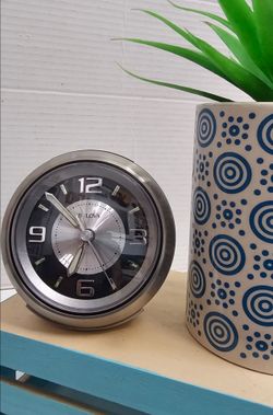 Bulova B5027 Analog Alarm Clock Brushed Silver 3.75" Night Stand Travel Battery