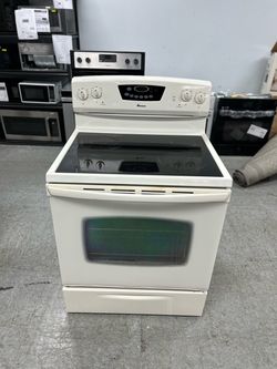 Amana White Electric Range with Glass Cooktop