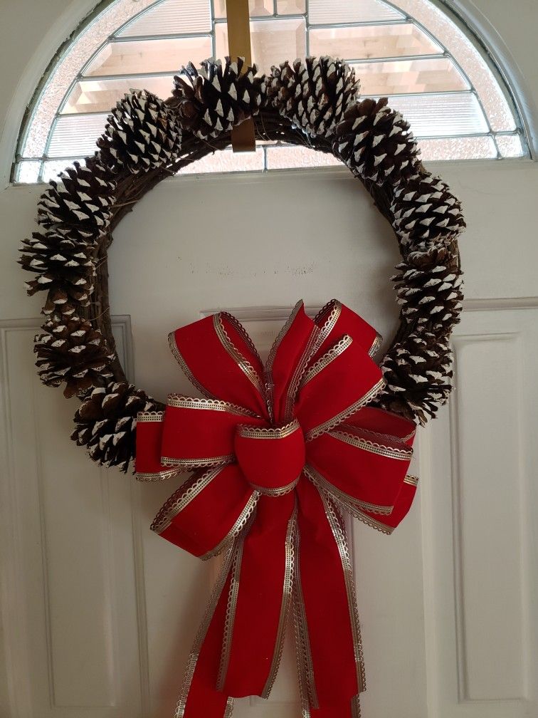 18" Pinecones Wreath 