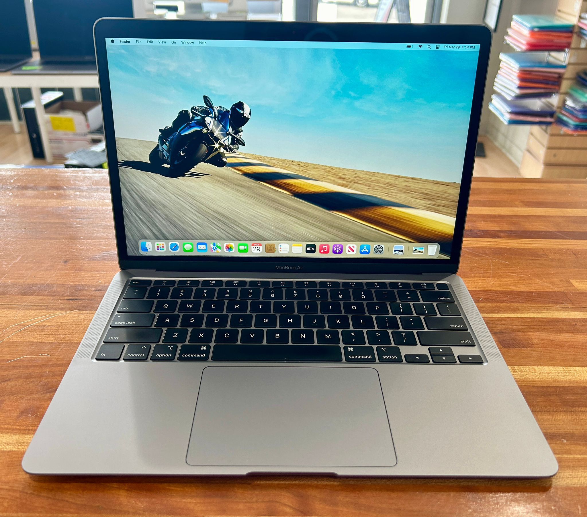  MacBook Air 13” 2020 i5 16GB RAM 256GB SSD Fully Functional!!!