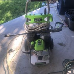 1800 PSI PRESSURE WASHER W/ ALL ATTACHMENTS 