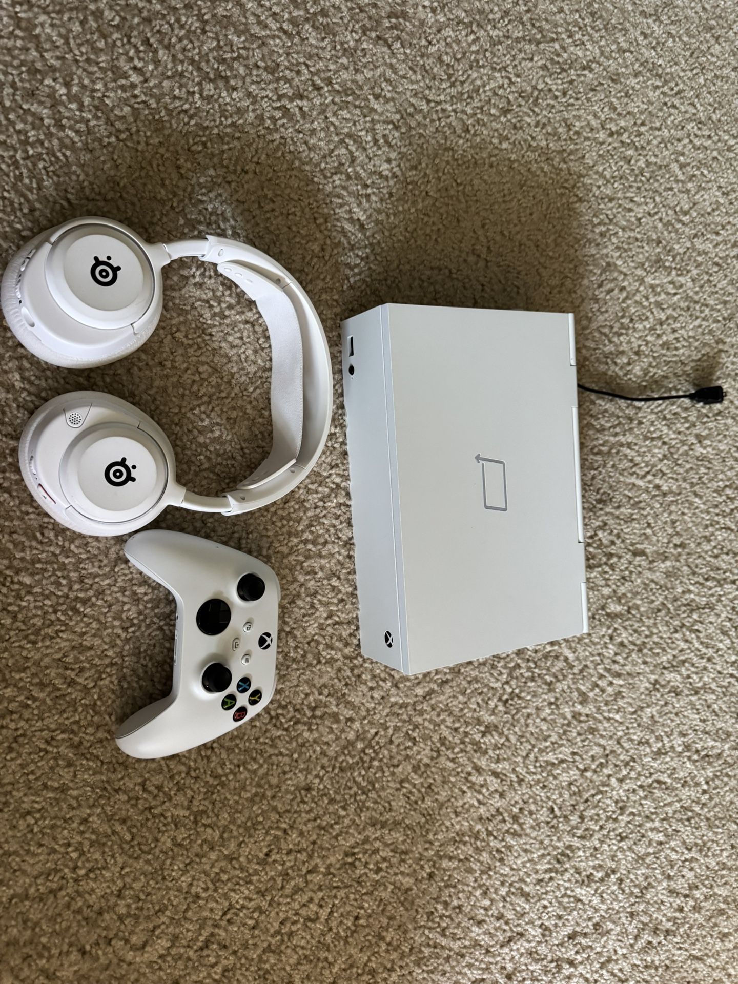 Xbox Series S and Portable Screen