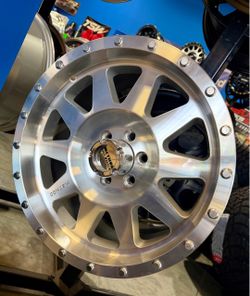 On sale. Method 17x8.5 6x114.3 machine wheels & 265-70-17 Or 285-70-17 tires for NISSAN FRONTIER & Exterra (We Finance)