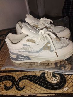 White shoe size 8