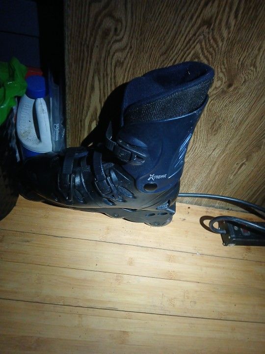 Extreme Rocket Rollerblades/size 9