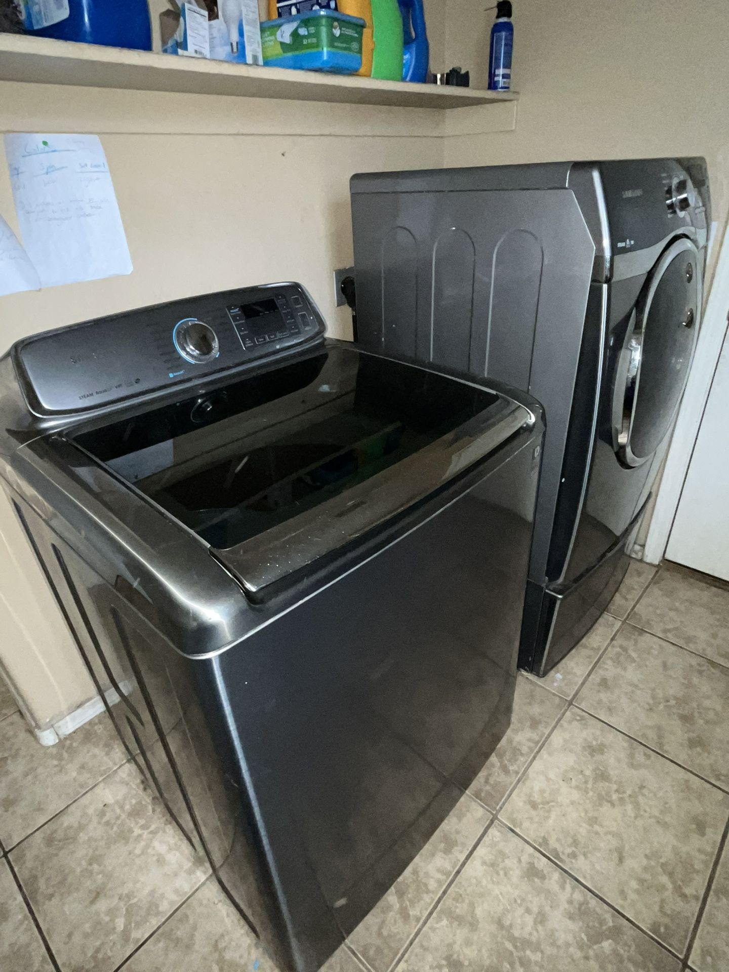 Samsung Steam Washer & Dryer Set w/ Pedestals – Dark Stainless