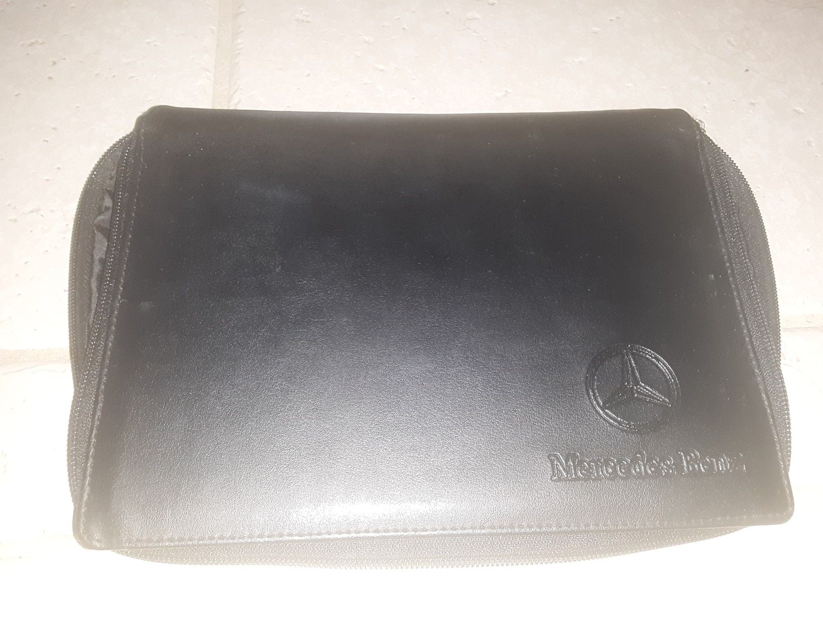 MERCEDES LEATHER ZIP ITEM