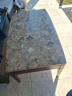 Use living room table for sale.Great condition