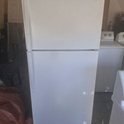 Crosldy Apartment Size Fridge