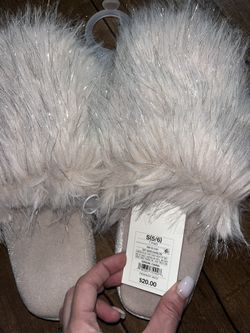 BRAND NEW!!! Fluffy Slippers !
