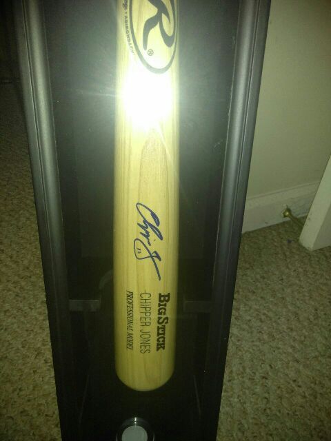 Chipper jones sighed Rawlings bat and sighed game baseball in UV protected display case