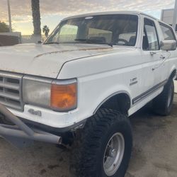 88 And 87 Ford Bronco 4x4  Wihte Run And Drive Grey For Parts
