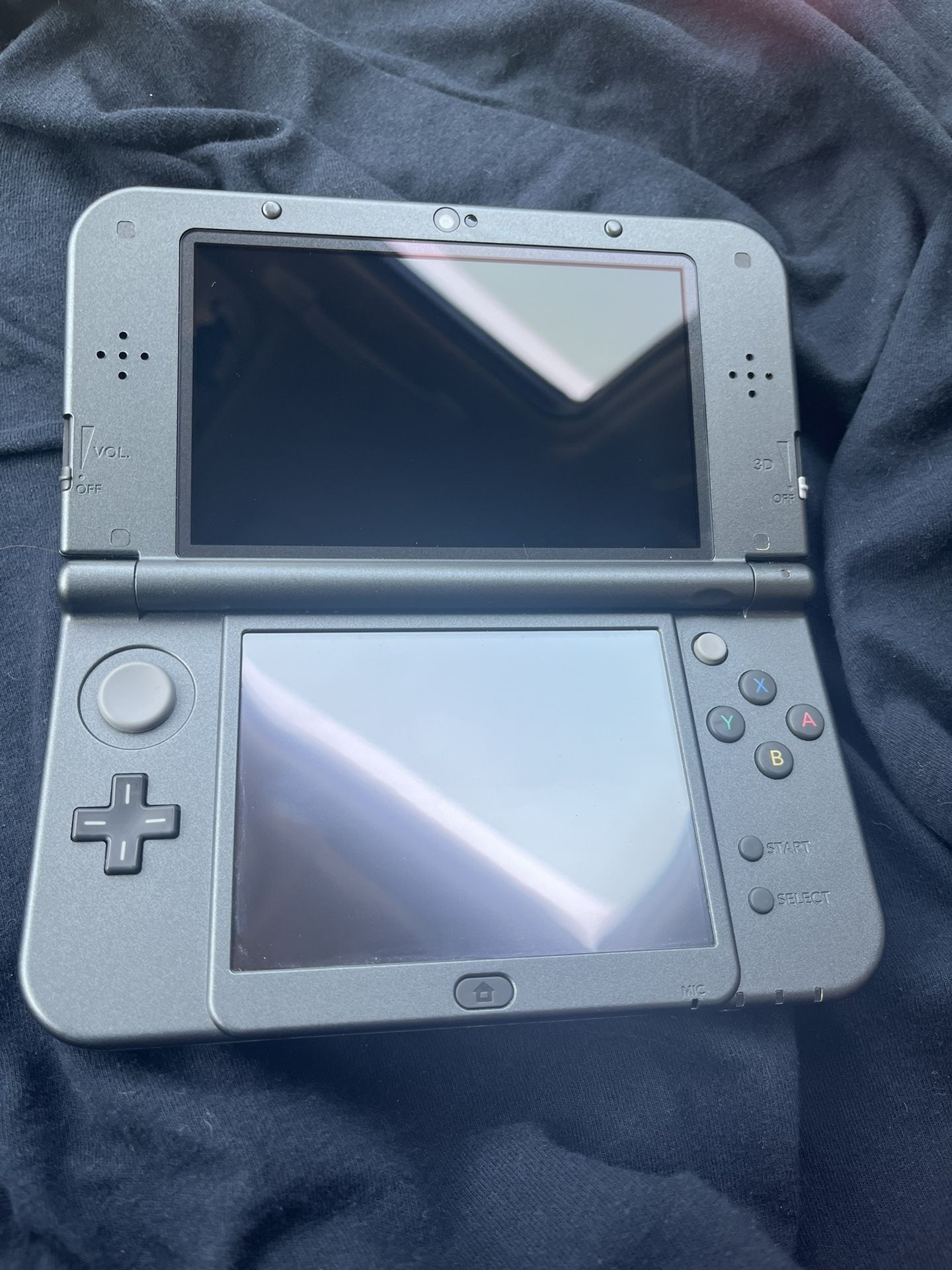 Almost Perfect Condition NINTENDO 3DS XL