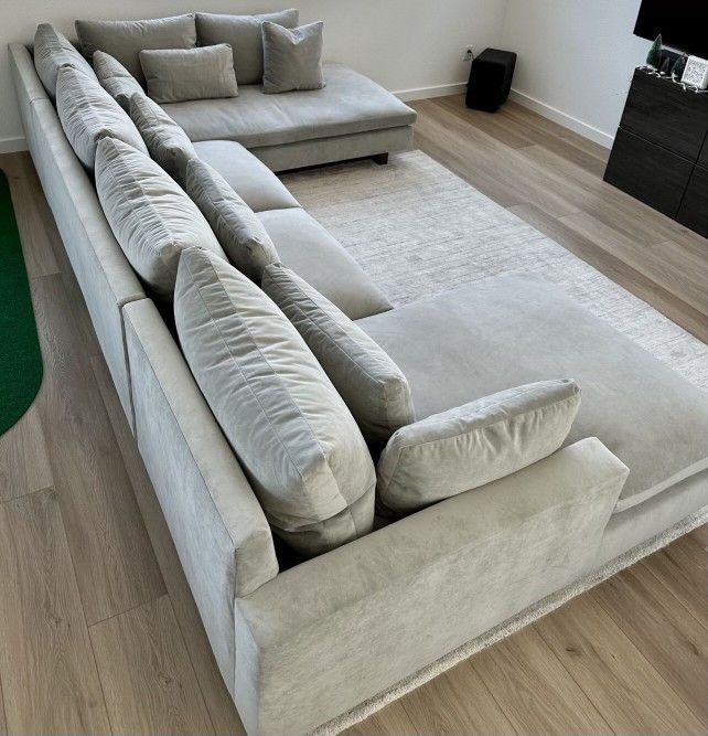 New RH 3 Piece Sectional