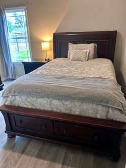 Solid Wood Queen Bedroom Set