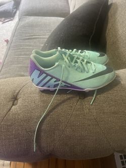 Nike Youth Soccer Cleats Size 3.5 teal and purple