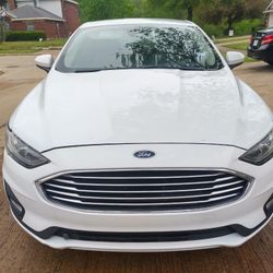 Ford Fusión 2019 EcoBoost 1.5 Litters, 13,493 miles, 4 cylinders, automatic, cloth seats, Original Title in hand in my name