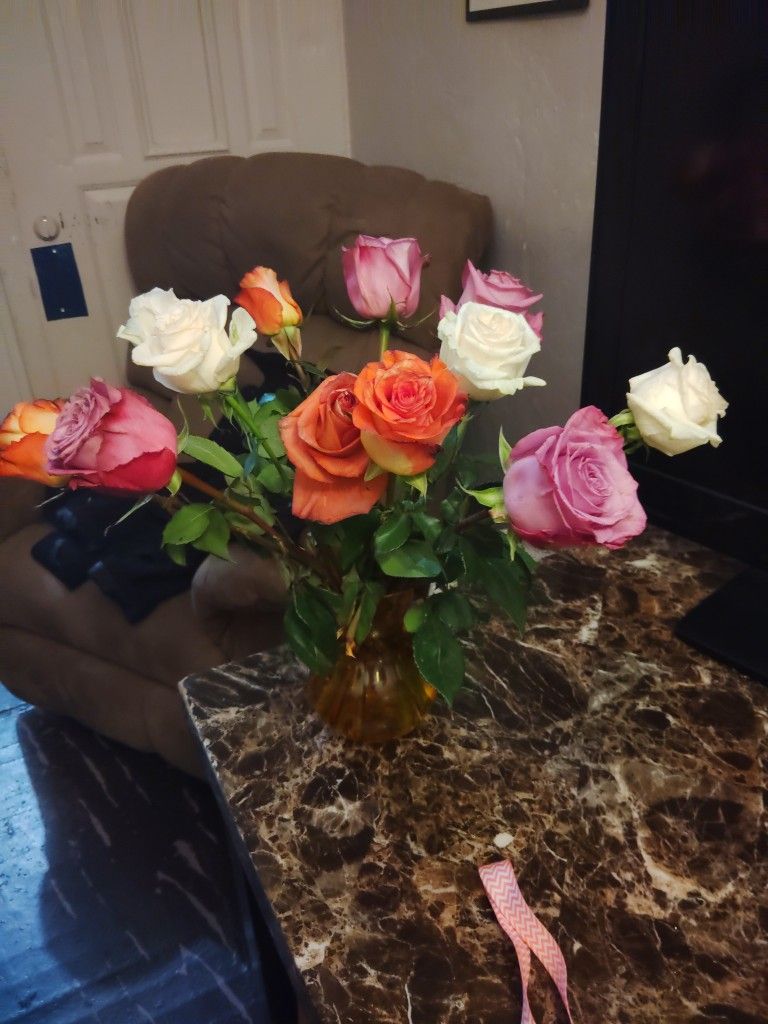 I Have 2 Bags Of Women's Clothes With Purses Nice Stuff ππβ€οΈ