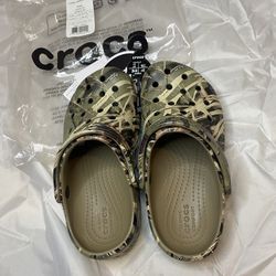Kids size c12 Classic Realtree Camo Crocs NEW With Tags In Bag