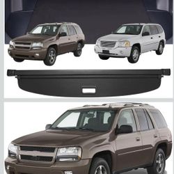 Retractable cargo cover