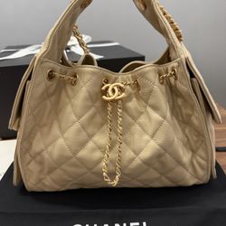 Chanel 25 Light Beige 