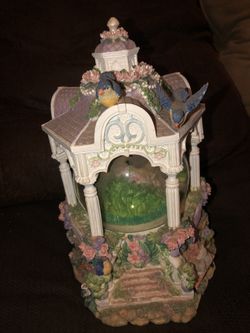 Musical Glitter Globe