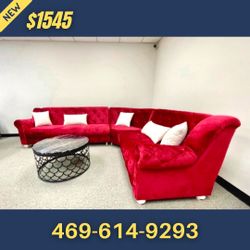 Sectional With Pillows 