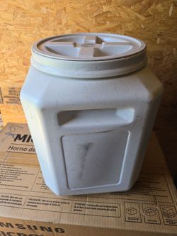 Large dog food container