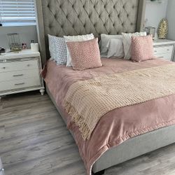 Bed Room Set Like New 