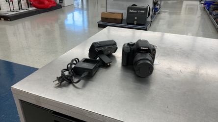 Canon EOS Rebel T2i DSLR camera