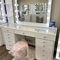 13 Drawer Vanity Table!