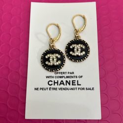 CC CHARM EARRINGS