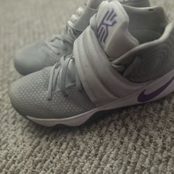Nike Kyrie 2 worn A Few Times, But It's Pretty Good Condition With tear on Inter