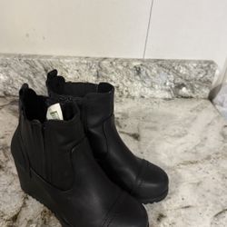 Women’s Khombu Boots check more photos size 7