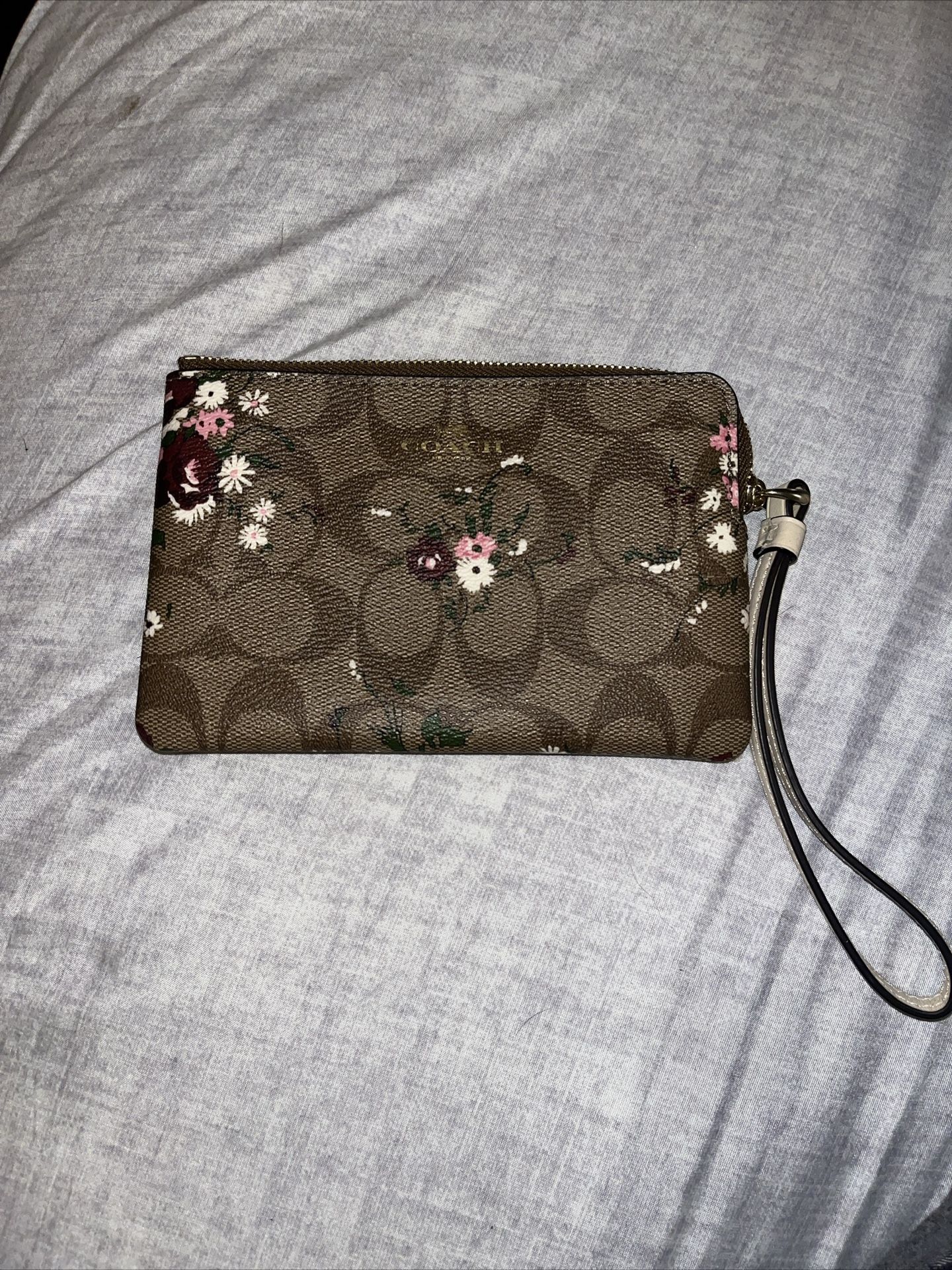 Coach Corner Zipper Floral Wallet