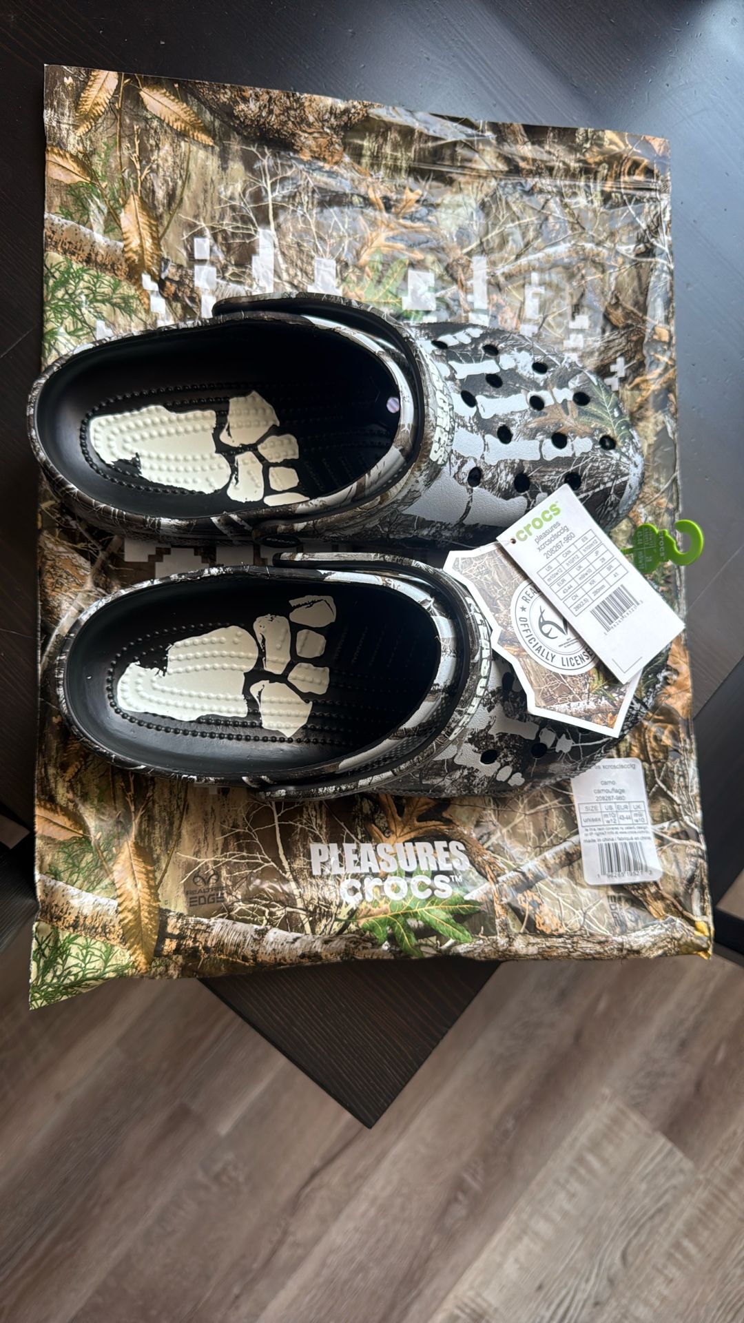 Crocs Pleasures