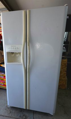 White Frigidaire 26 Cu ft Side by Side Refrigerator Freezer