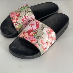 Authentic Slides. Gucci Women. Maybe A Size 6 Or 7 Not Sure.