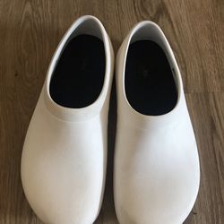 White Crocs Size 11